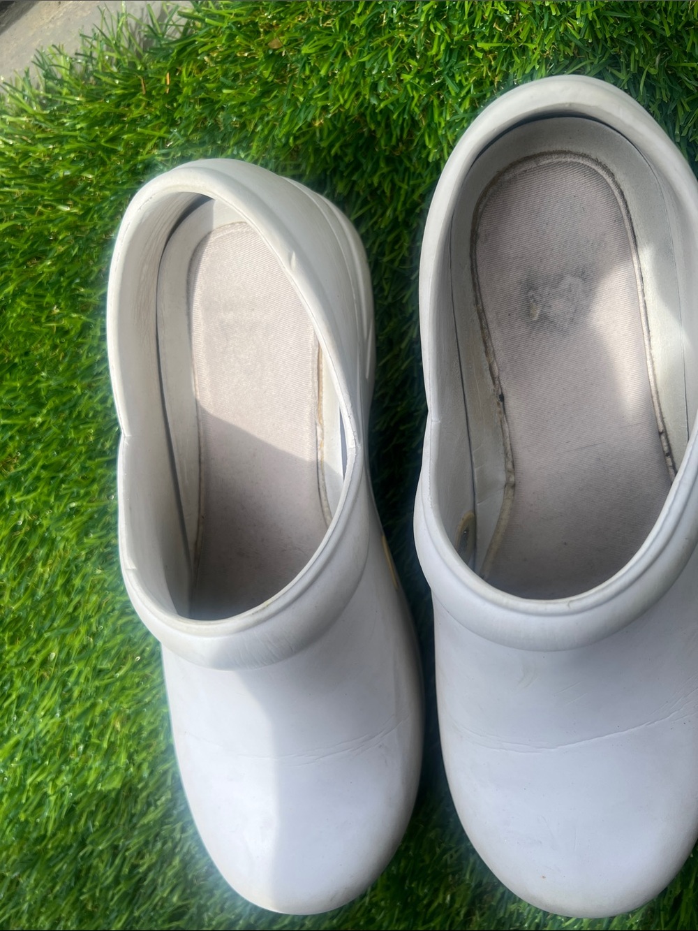 Classic White Slip-On Mules for Nurse Women - Picture 3 of 7